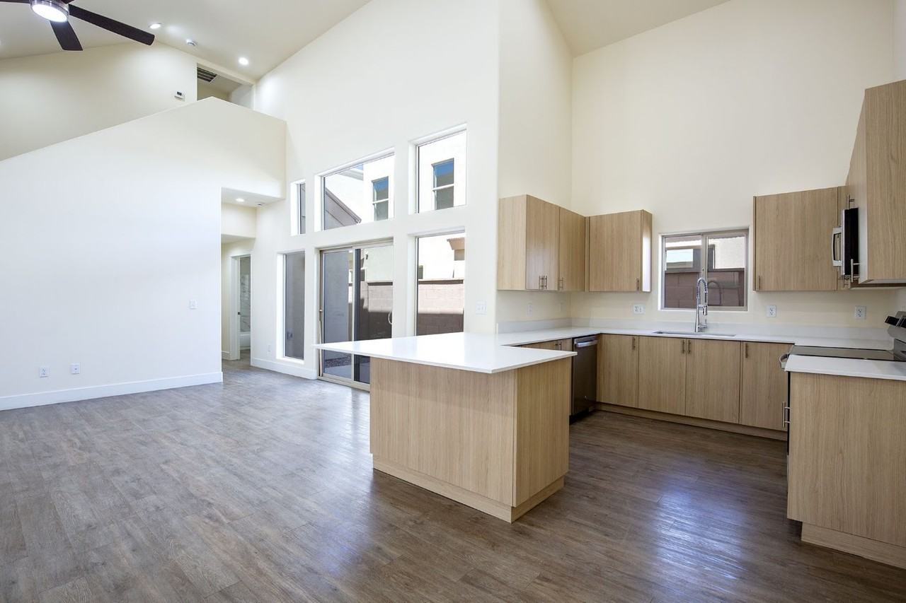 1030 North Fremont Avenue - Photo 6 of 35