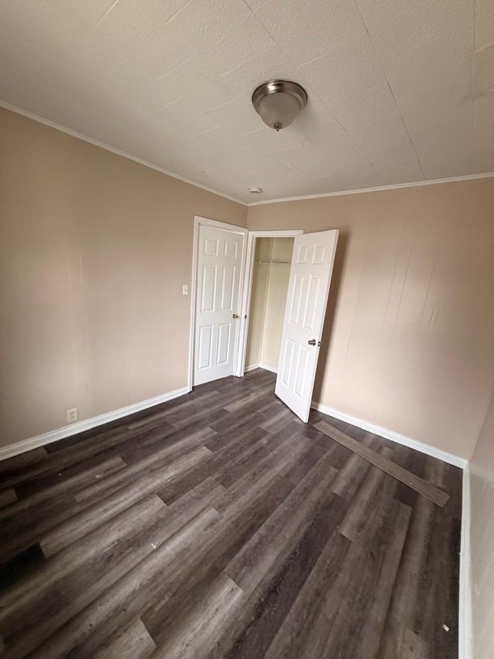 9624 South Ewing Avenue - Photo 2 of 13