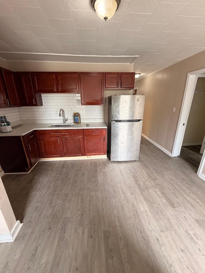 9624 South Ewing Avenue - Photo 6 of 13