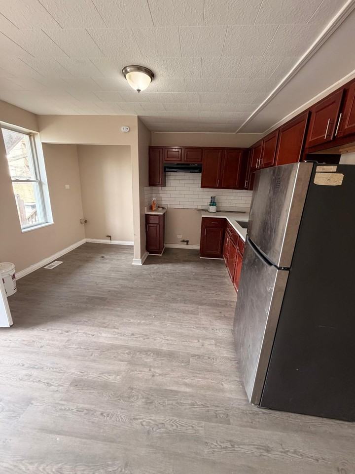 9624 South Ewing Avenue - Photo 7 of 13