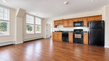 featured image of 39 Mechanic St