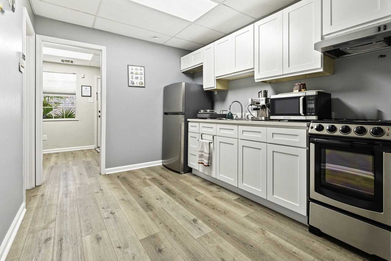 3531 Ridgelake Drive - Photo 3 of 18