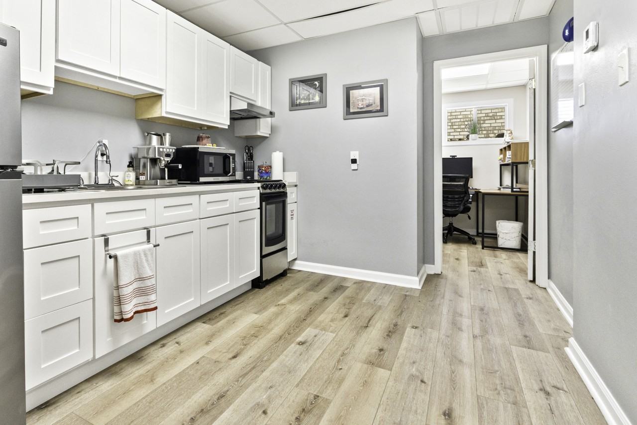 3531 Ridgelake Drive - Photo 4 of 18
