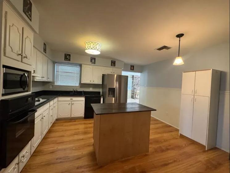 4901 Purdue Drive - Photo 4 of 42
