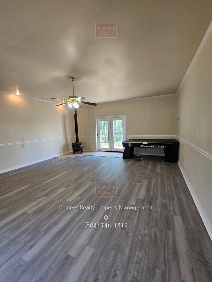 143 East Antietam Street Unit 4 - Photo 2 of 10
