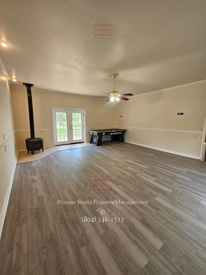 143 East Antietam Street Unit 4 - Photo 3 of 10