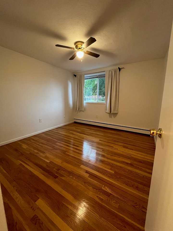 8 Market St #8 - Photo 4 of 9