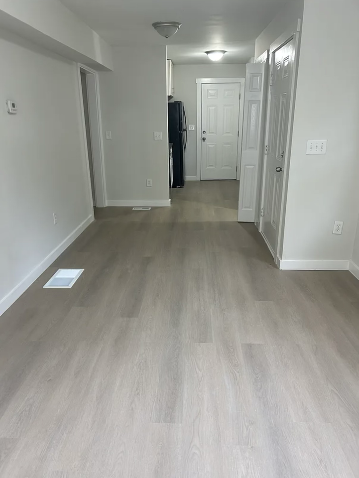1305 Clermont Avenue - Photo 4 of 11