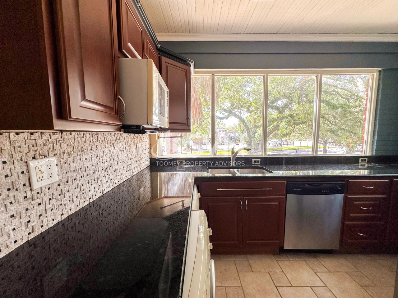Government St Apartments - Photo 5 of 18