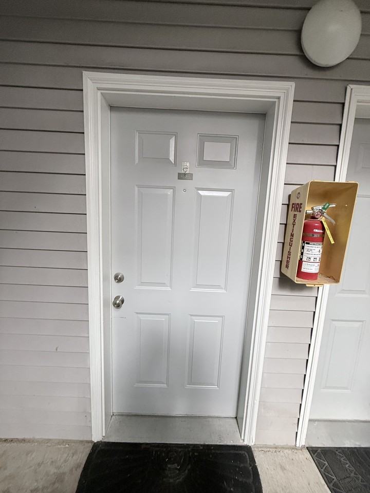 L415-101 - Photo 2 of 27
