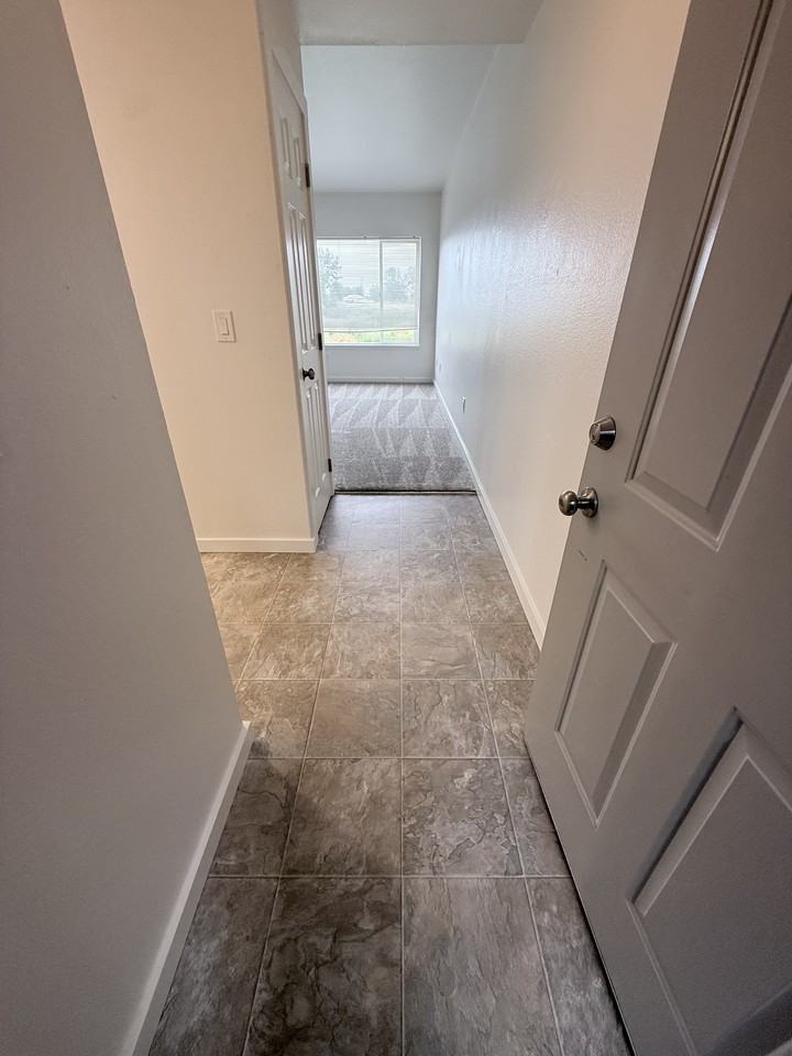 L415-101 - Photo 3 of 27