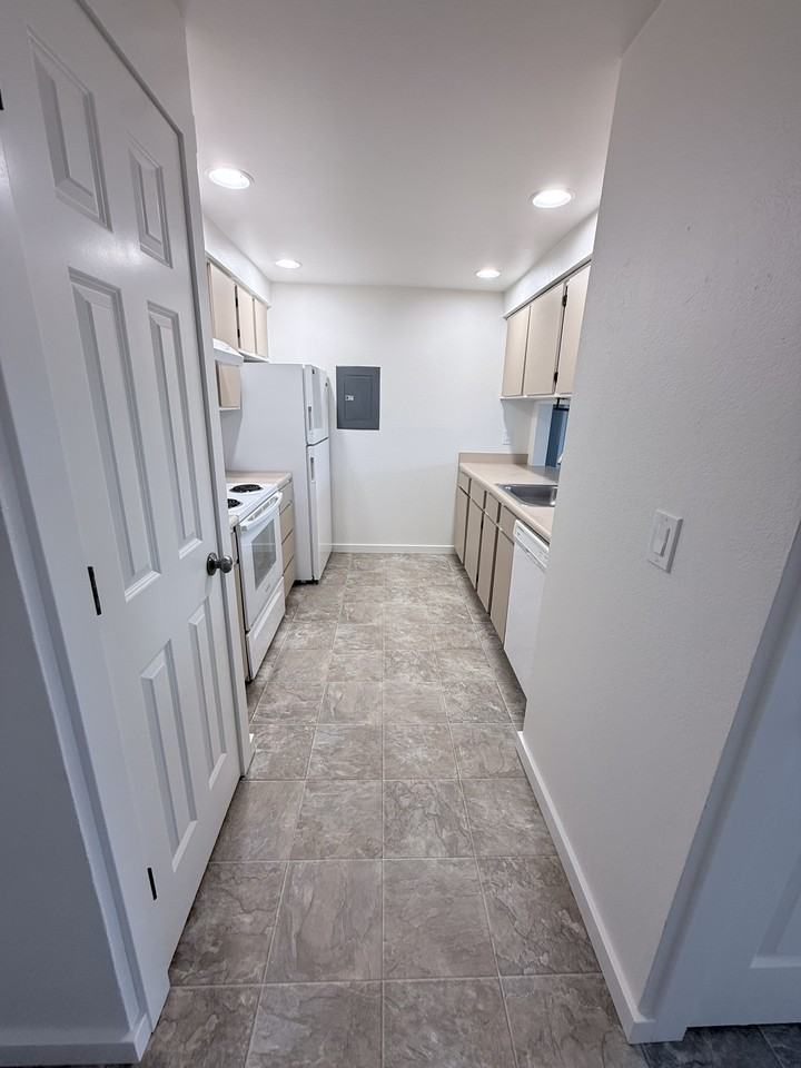 L415-101 - Photo 4 of 27