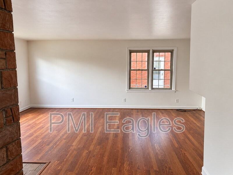 830 Stanley St - Photo 6 of 9