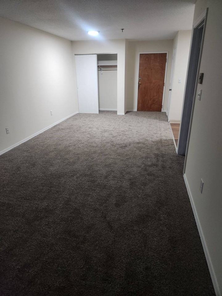 Regency Pointe - Photo 5 of 12