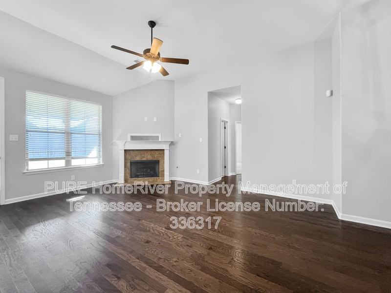 25 Briar Hollow Ln - Photo 2 of 21
