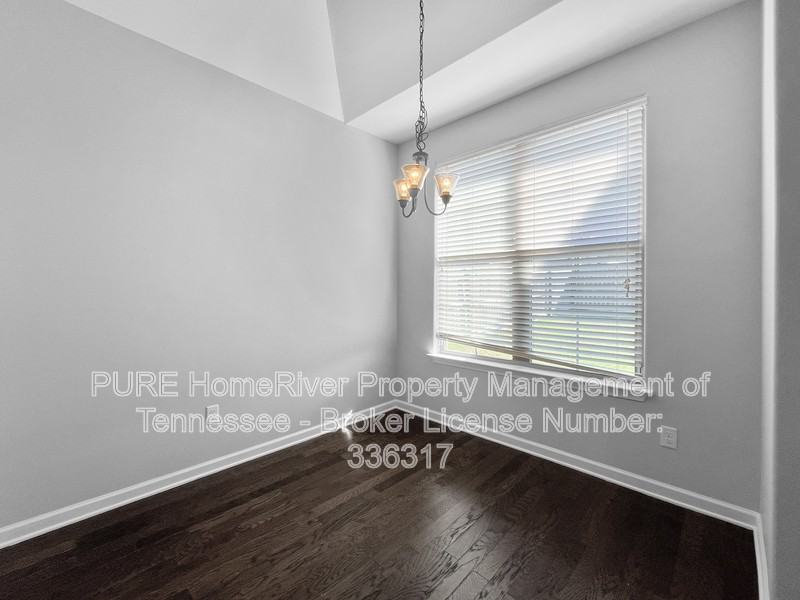 25 Briar Hollow Ln - Photo 4 of 21