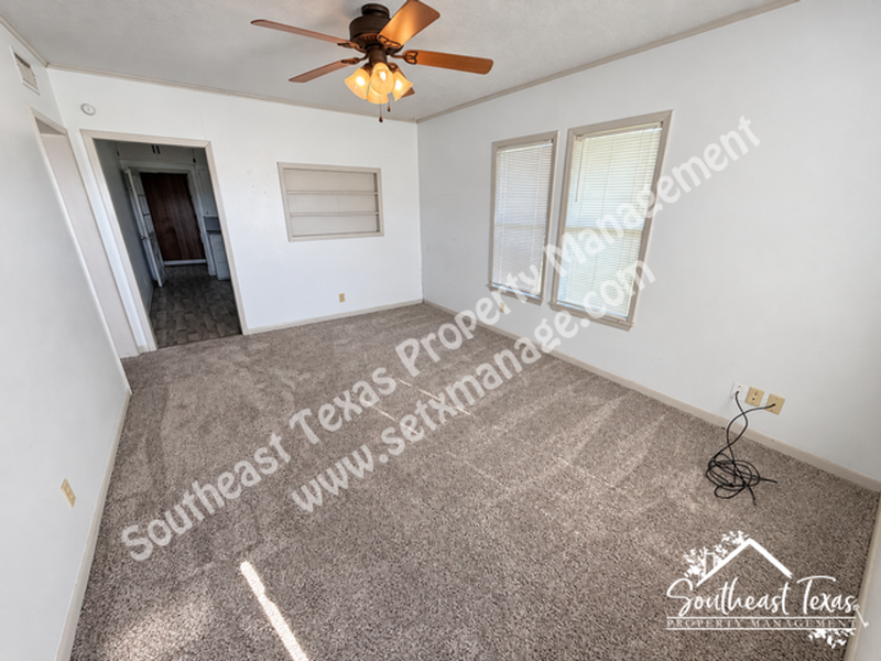 6129 Howe St - Photo 2 of 11