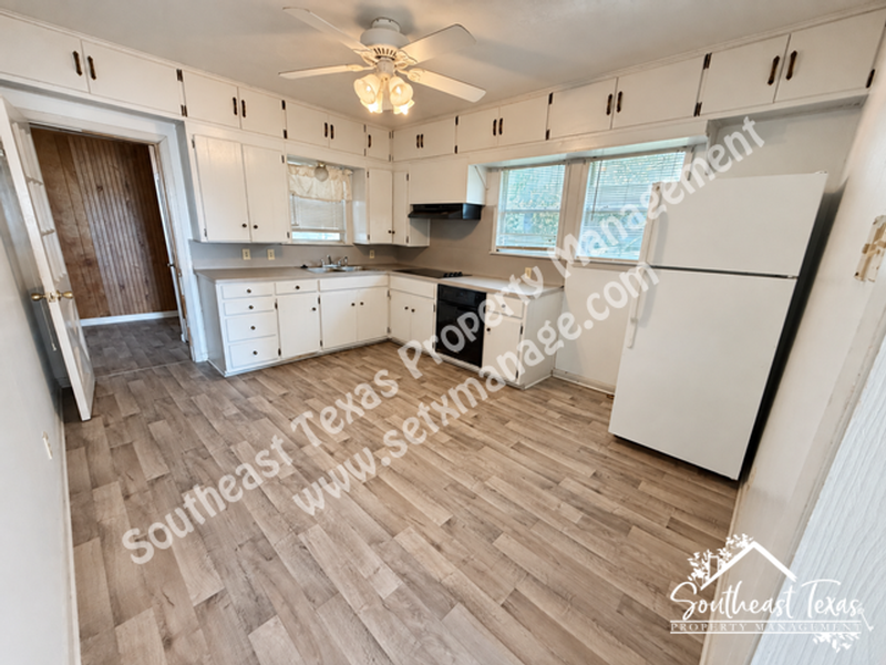 6129 Howe St - Photo 3 of 11