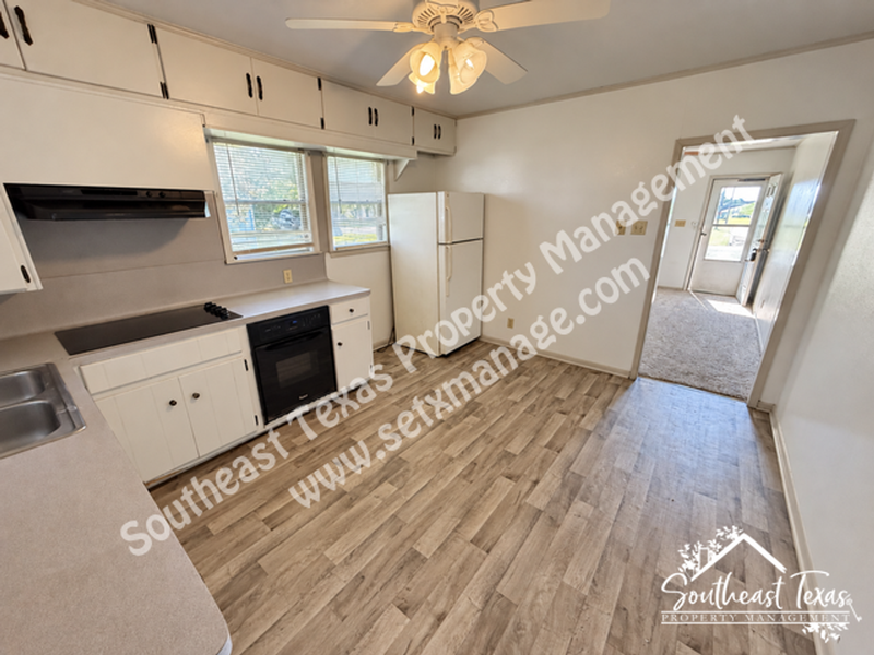 6129 Howe St - Photo 4 of 11