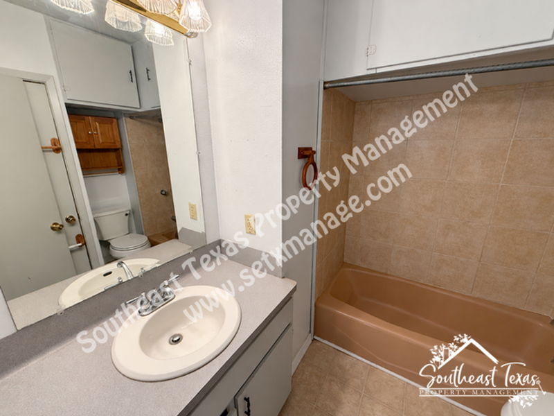 6129 Howe St - Photo 6 of 11