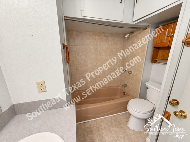 6129 Howe St - Photo 7 of 11