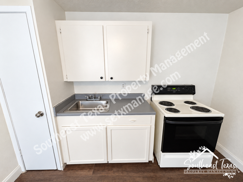 615 Adams St #B - Photo 4 of 5