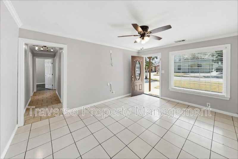 1221 Blalock Ave - Photo 4 of 23