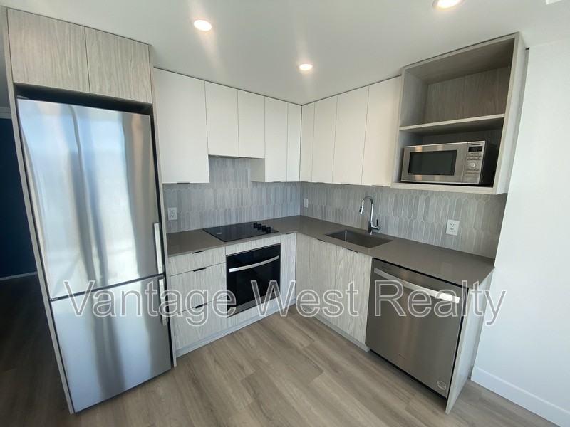 1303 Bertram St - Photo 5 of 22