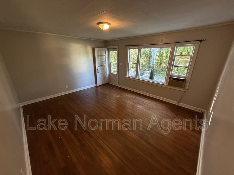 3364 Clay Dr #12 - Photo 5 of 10