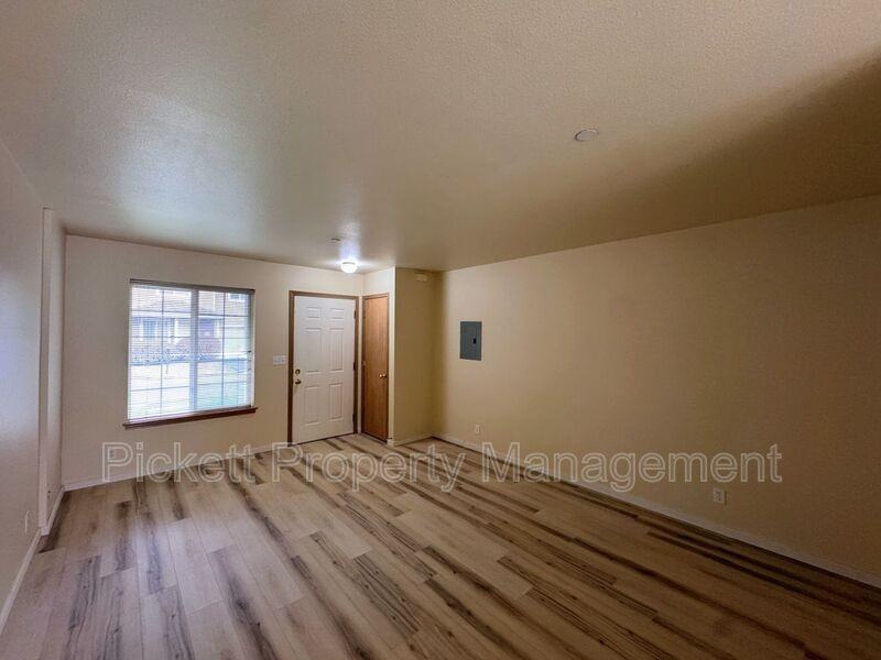 677 Northpark Ln - Photo 6 of 20