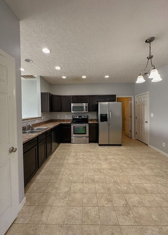 2388 Fleming Dr - Photo 2 of 17
