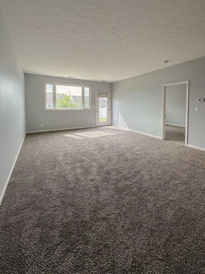 2388 Fleming Dr - Photo 4 of 17