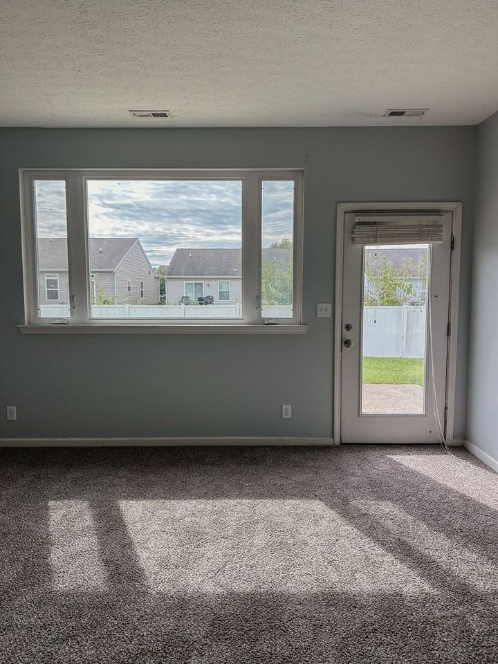 2388 Fleming Dr - Photo 5 of 17