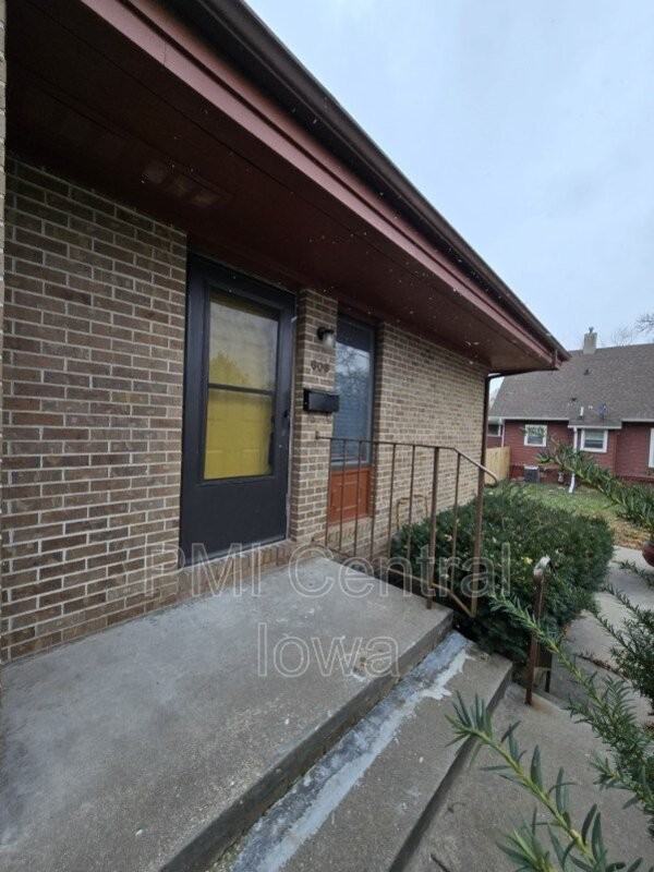 606 Broad St - Photo 2 of 14
