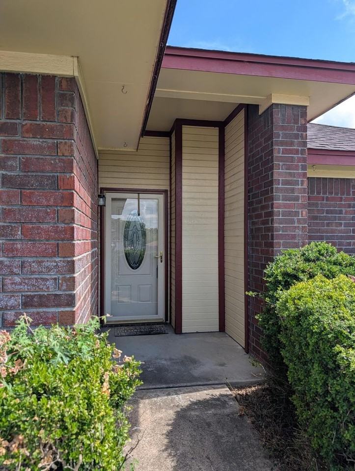3805 Sawtooth Dr - Photo 4 of 21