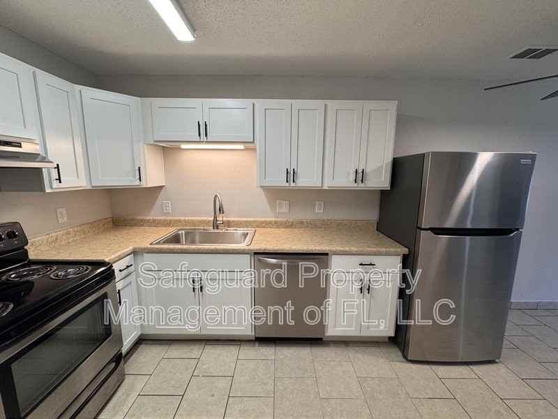6332 W Fairfield Dr #A - Photo 2 of 10