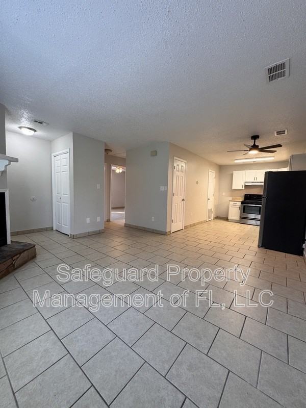 6332 W Fairfield Dr #A - Photo 3 of 10