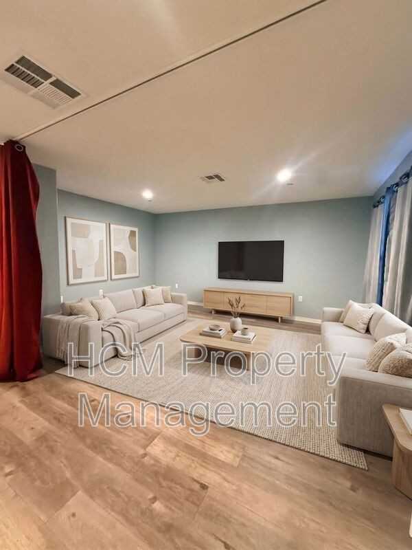 120 S Pacific Ave #36 - Photo 4 of 33
