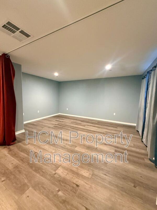 120 S Pacific Ave #36 - Photo 5 of 33
