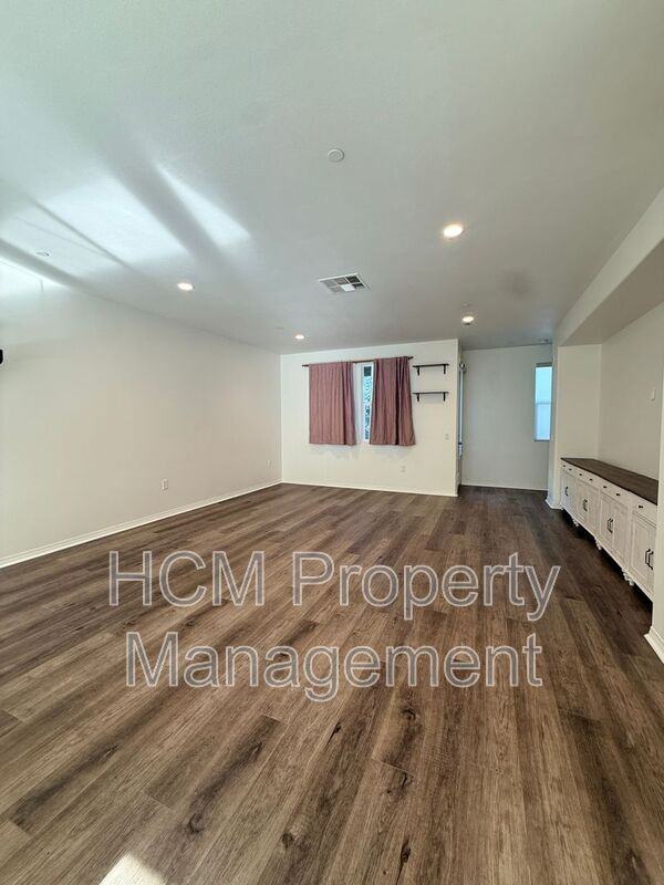 120 S Pacific Ave #36 - Photo 7 of 33