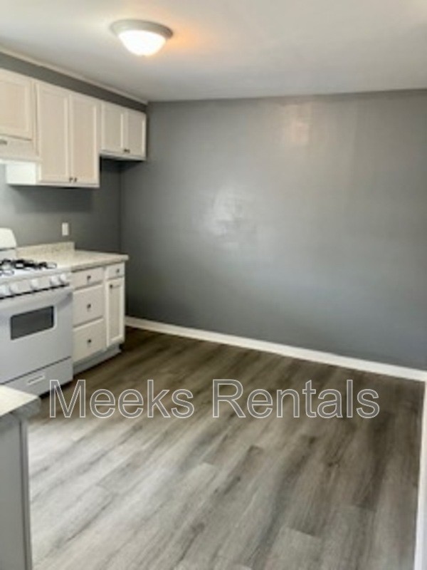 408 1st St #6 - Photo 3 of 8