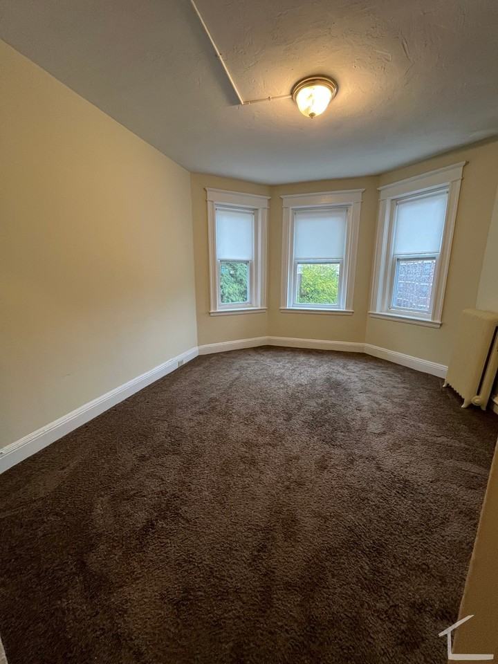Woodstock Ave #12 - Photo 4 of 15