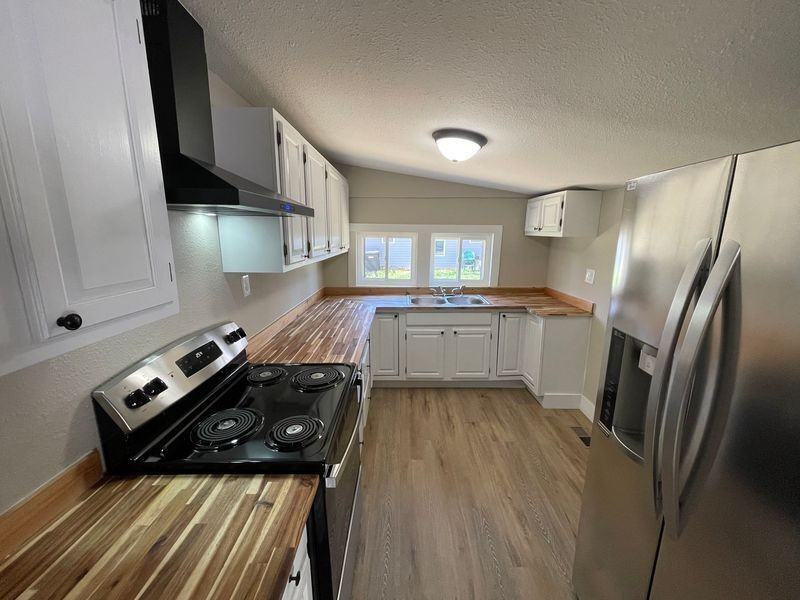 4321 Beaver Ridge Rd - Photo 6 of 23