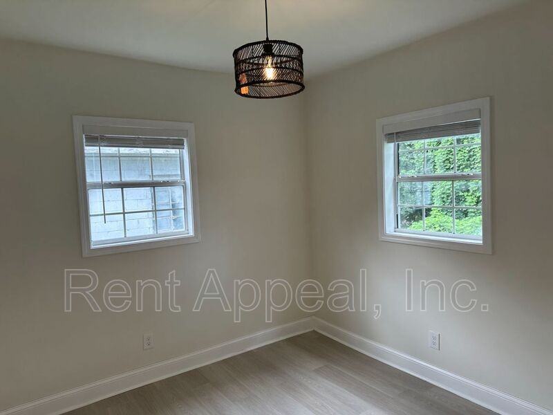 943 Violet St Se - Photo 4 of 10