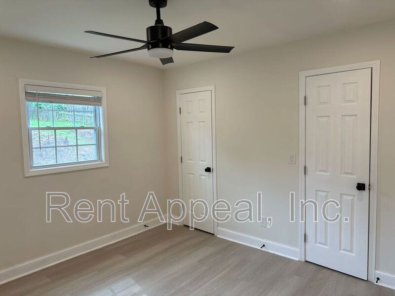 943 Violet St Se - Photo 6 of 10
