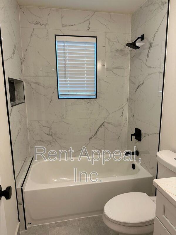 943 Violet St Se - Photo 7 of 10