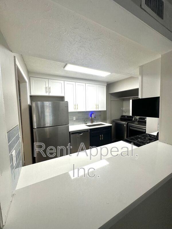 214 Smokerise Cir Se - Photo 3 of 12