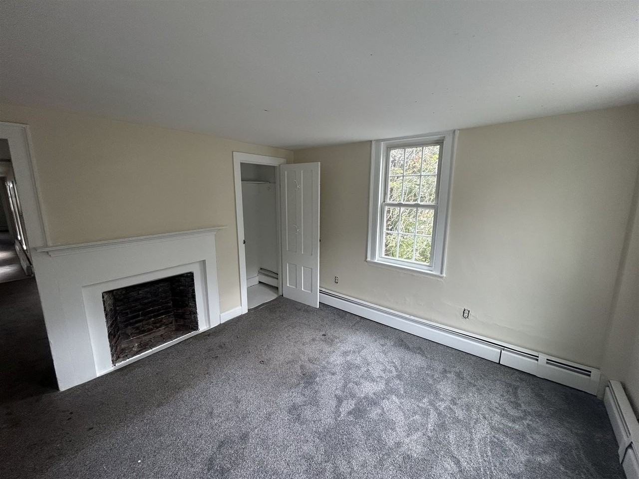 74 Common St - Photo 3 of 7