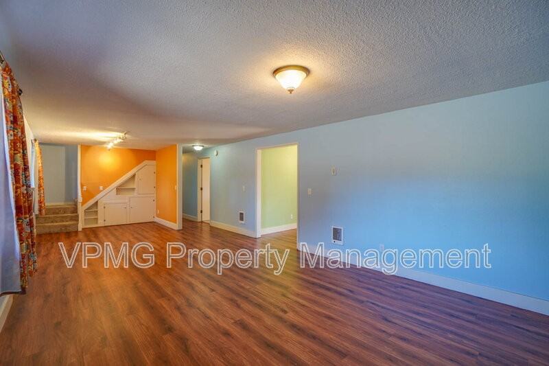 411 Ne 120th Ave - Photo 4 of 46