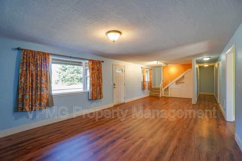 411 Ne 120th Ave - Photo 5 of 46